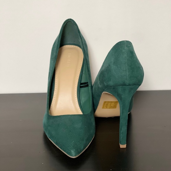 Forever 21 Shoes - Forever 21 new forest green suede heels size 8